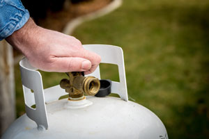 How do I check the levels on my propane tank?